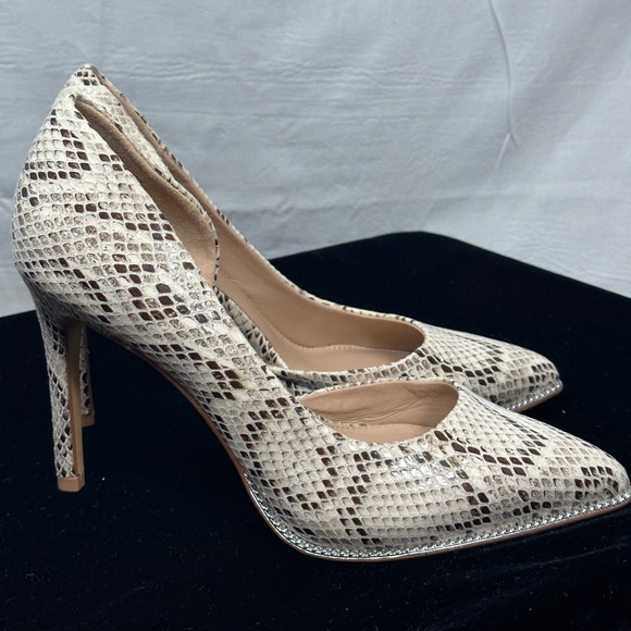 Like new BCBG faux snakeskin pumps animal print heels size 7 - Picture 3 of 10